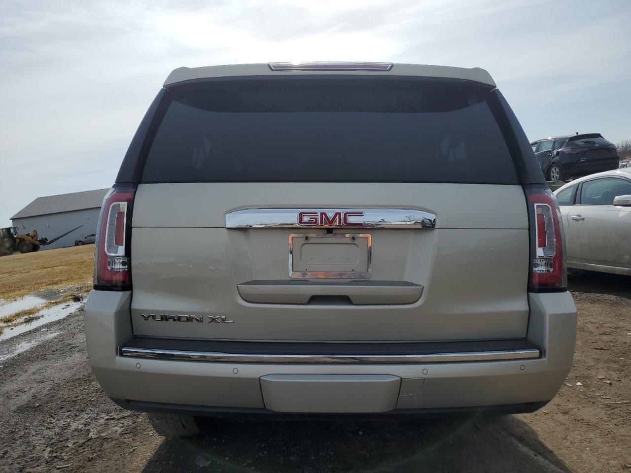2016 GMC YUKON XL D - Фото 6