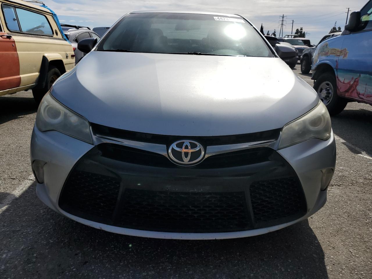 2016 TOYOTA CAMRY LE - Фото 5