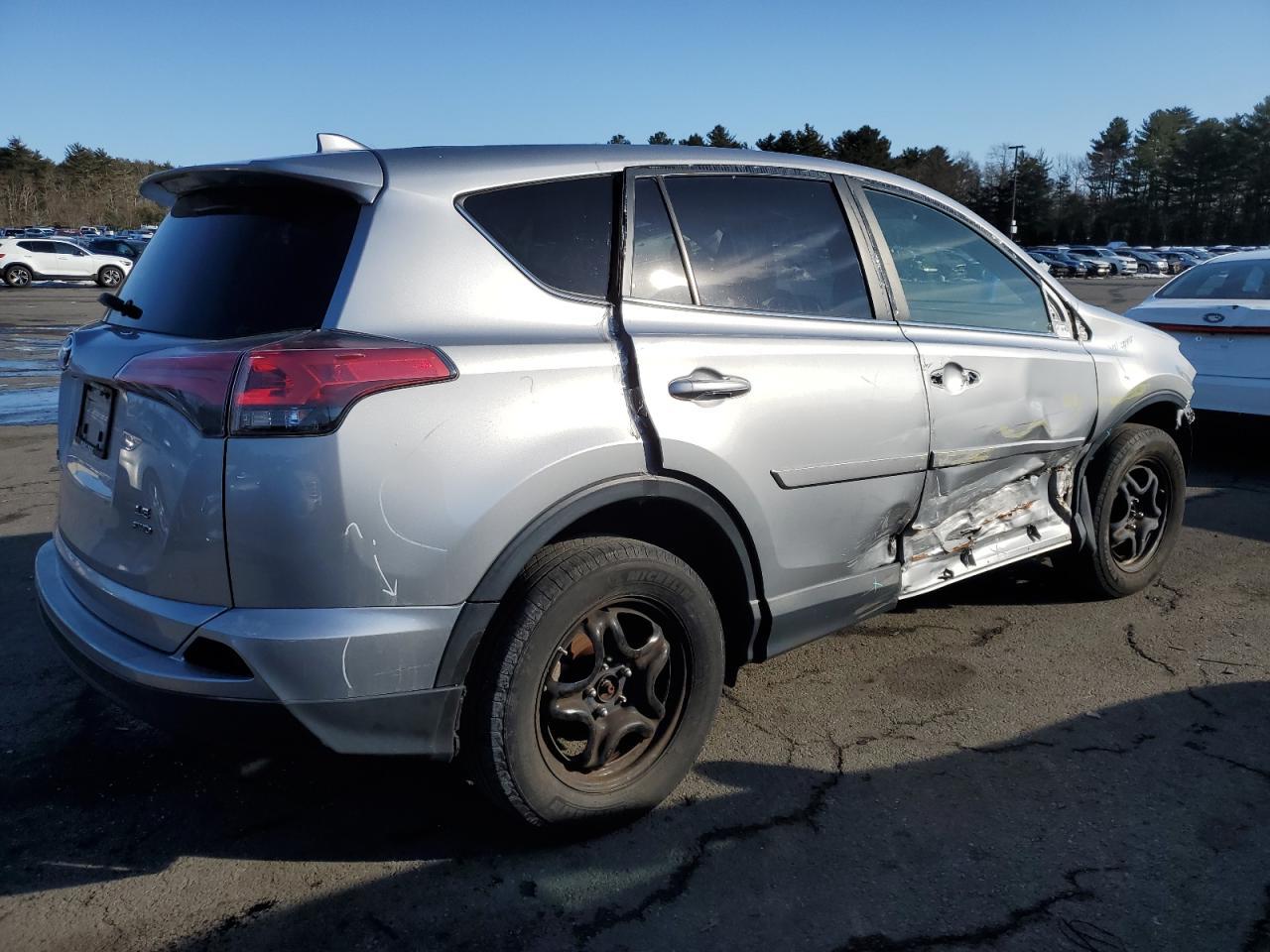 2018 TOYOTA RAV4 LE - Фото 3