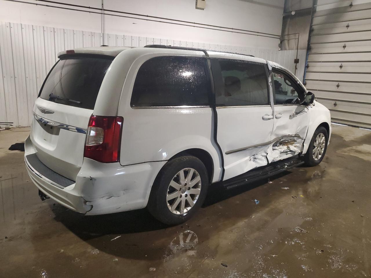 2014 CHRYSLER TOWN & COU - Фото 3