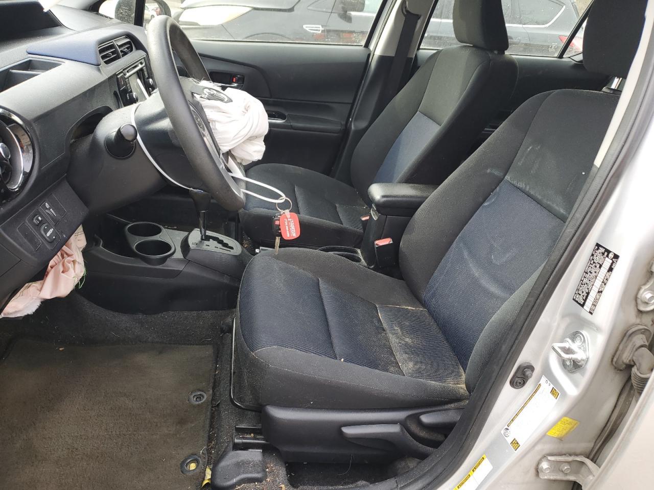 2016 TOYOTA PRIUS C - Image 7