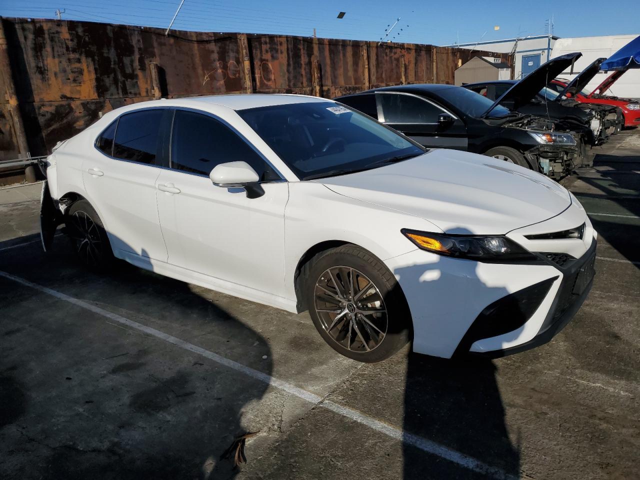 2021 TOYOTA CAMRY SE - Фото 4