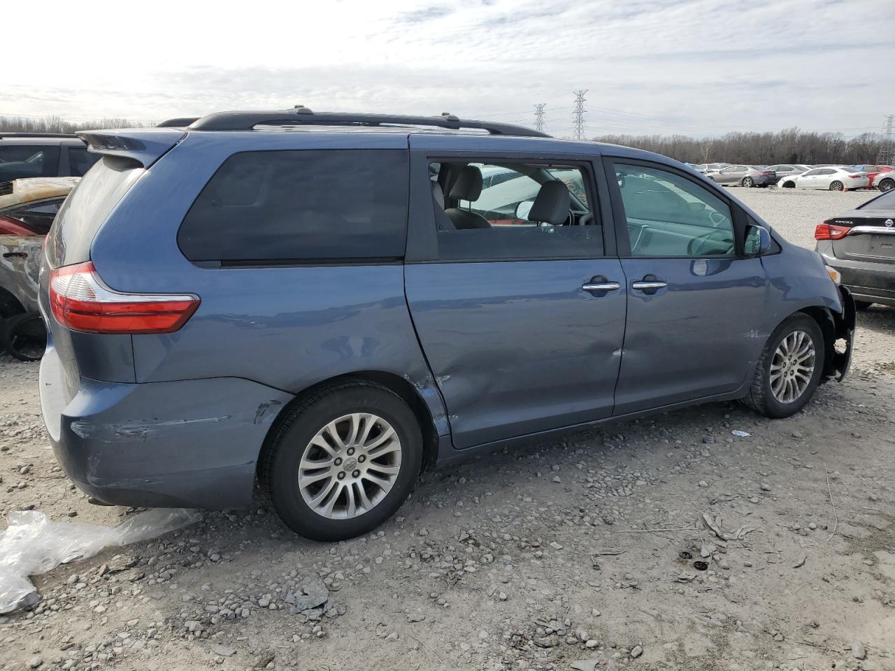 2015 TOYOTA SIENNA XLE - Фото 3