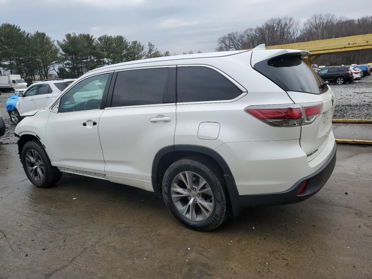 2015 TOYOTA HIGHLANDER - Image 2