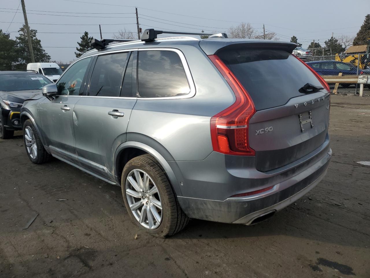 2016 VOLVO XC90 T6 - Фото 2
