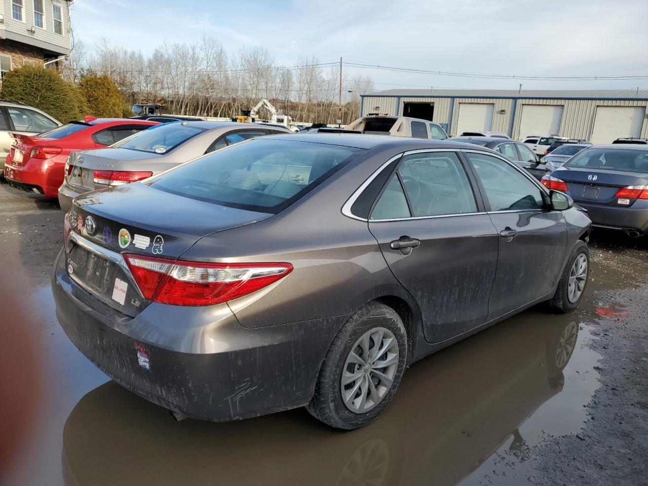 2017 TOYOTA CAMRY LE - Фото 3
