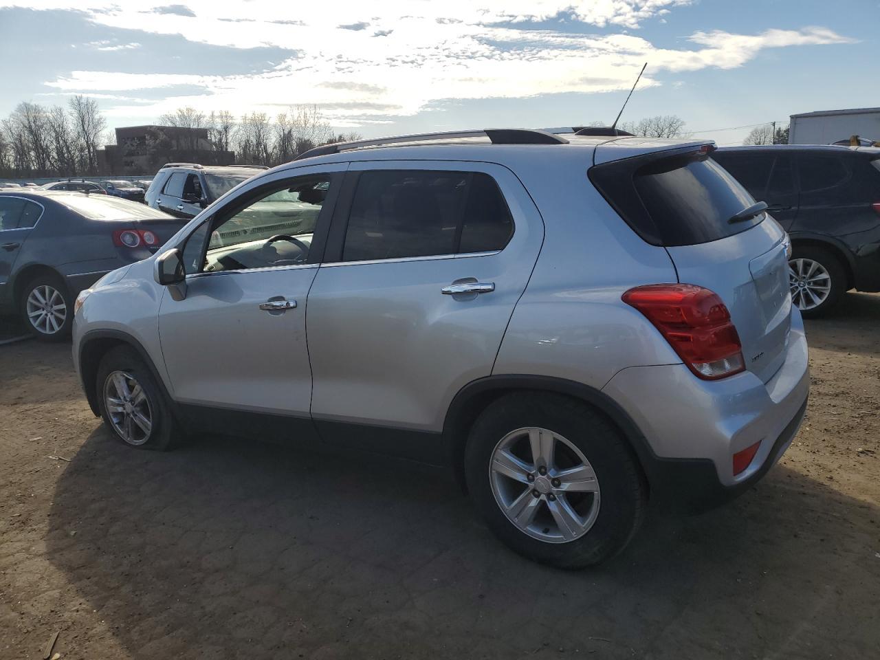 2019 CHEVROLET TRAX 1LT - Фото 2