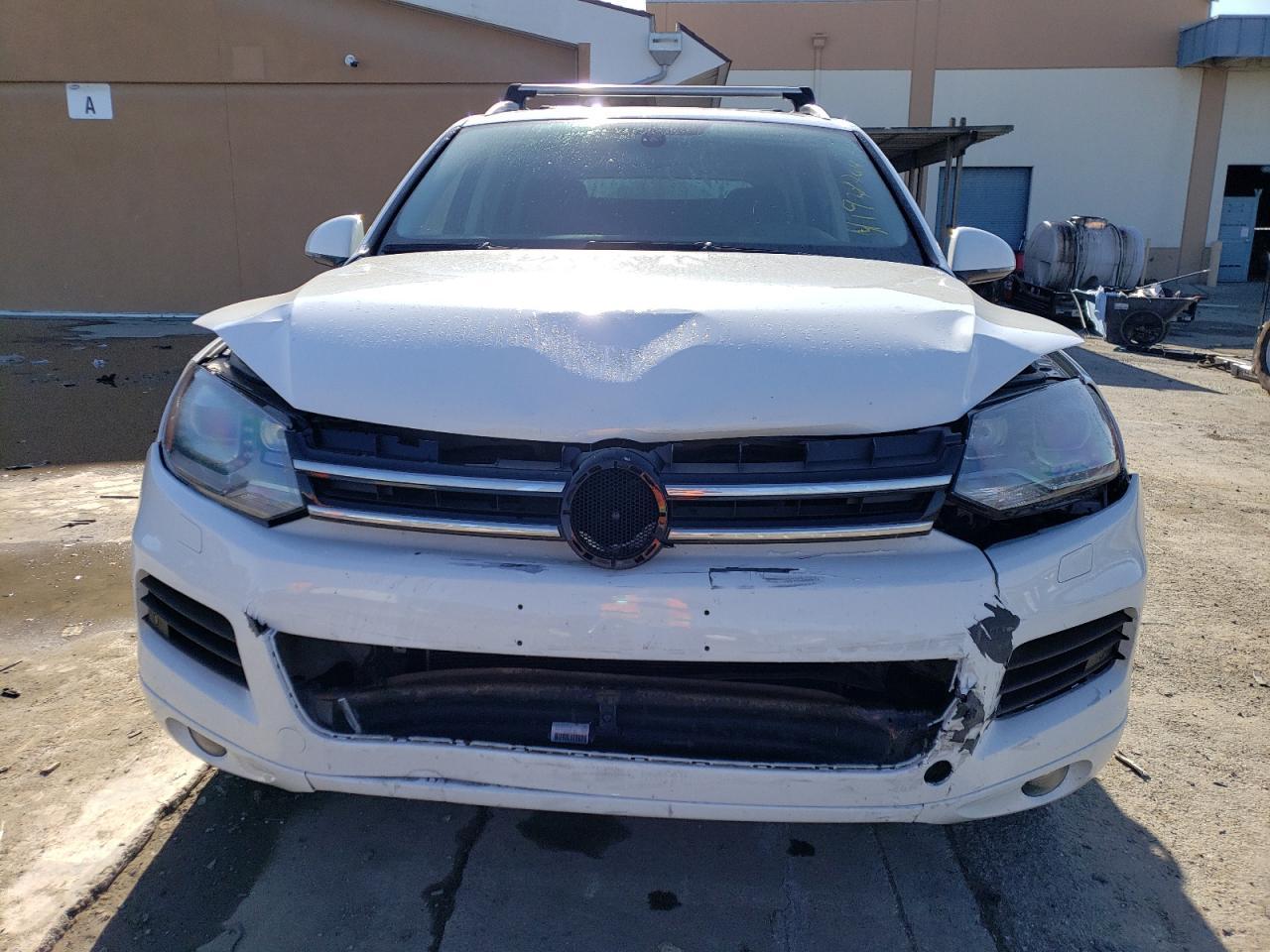 2014 VOLKSWAGEN TOUAREG V6 - Image 5