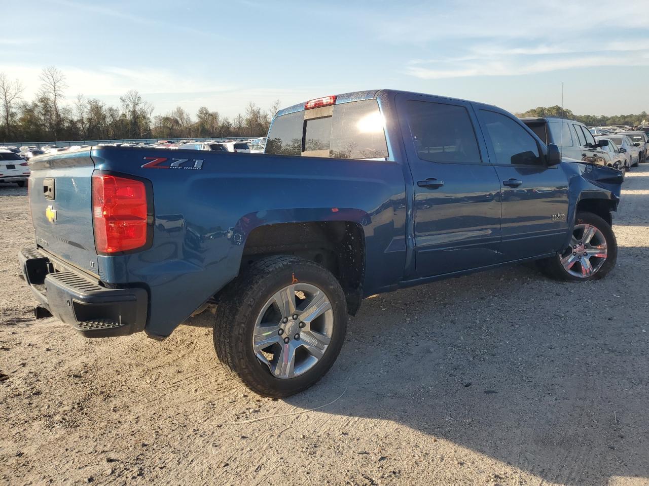 2018 CHEVROLET SILVERADO - Image 3
