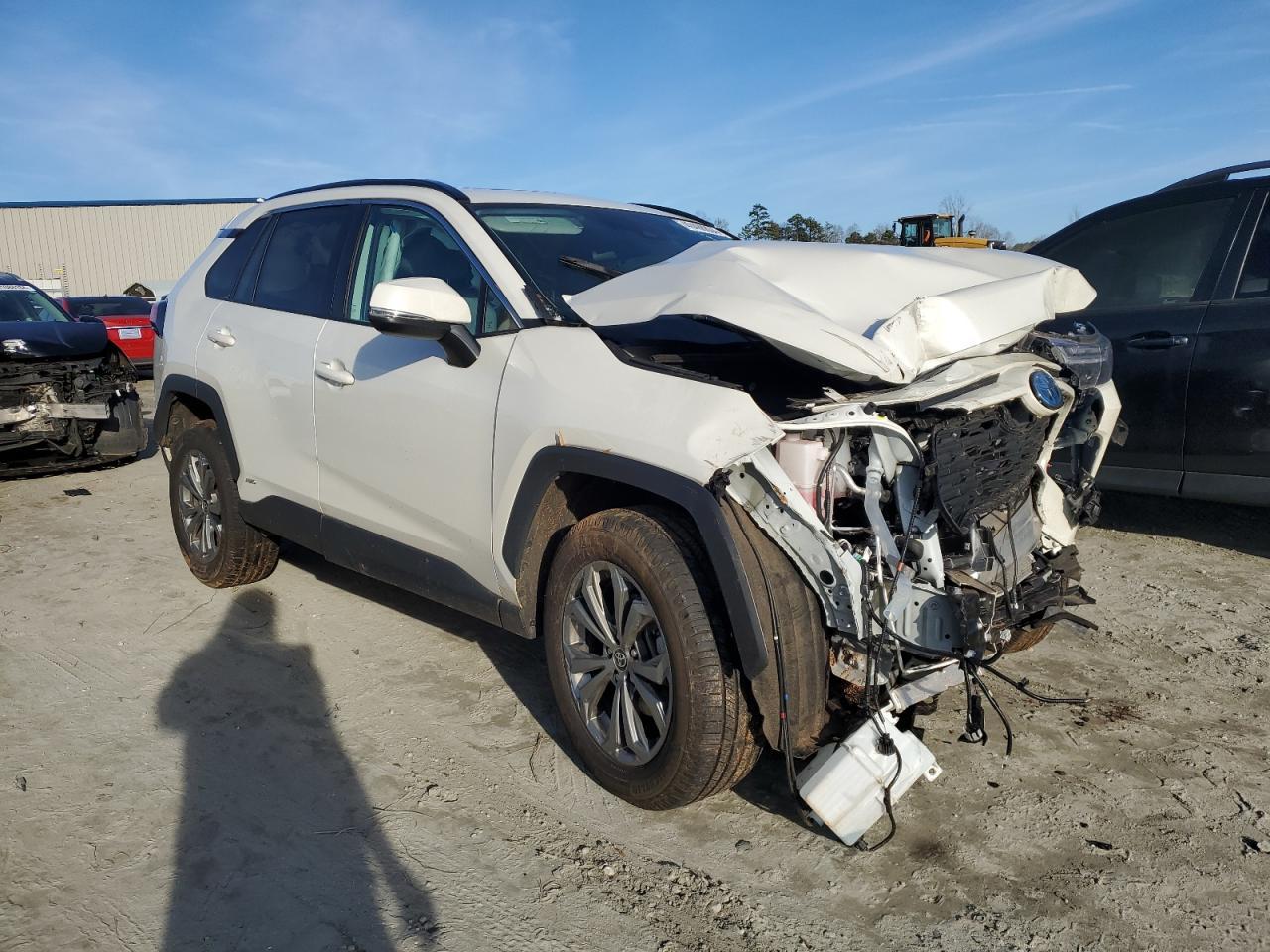 2022 TOYOTA RAV4 XLE P - Image 4