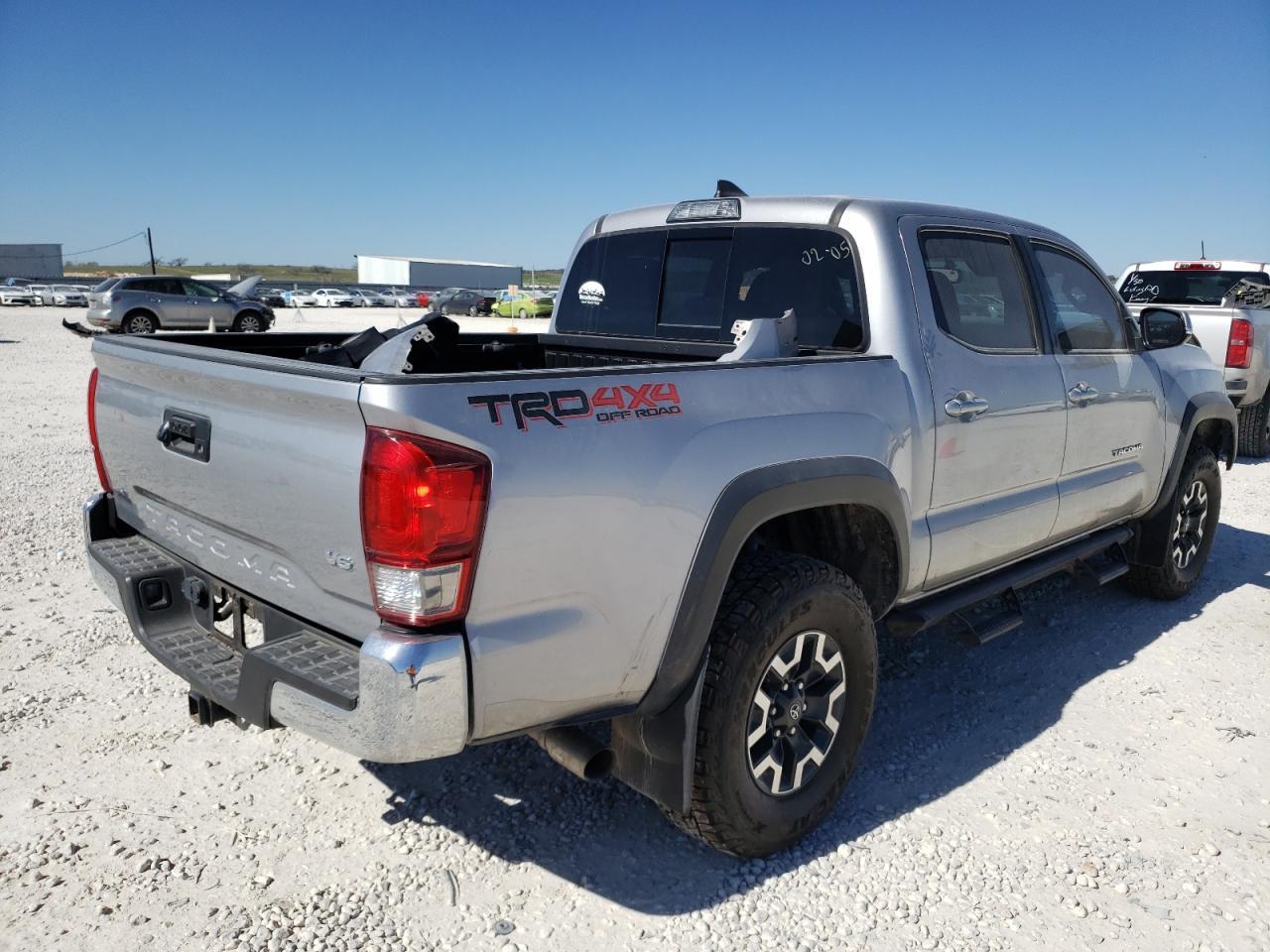 2017 TOYOTA TACOMA DOU - Фото 3
