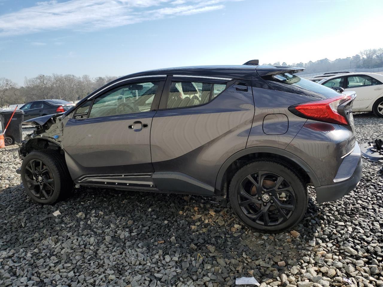 2021 TOYOTA C-HR XLE - Фото 2