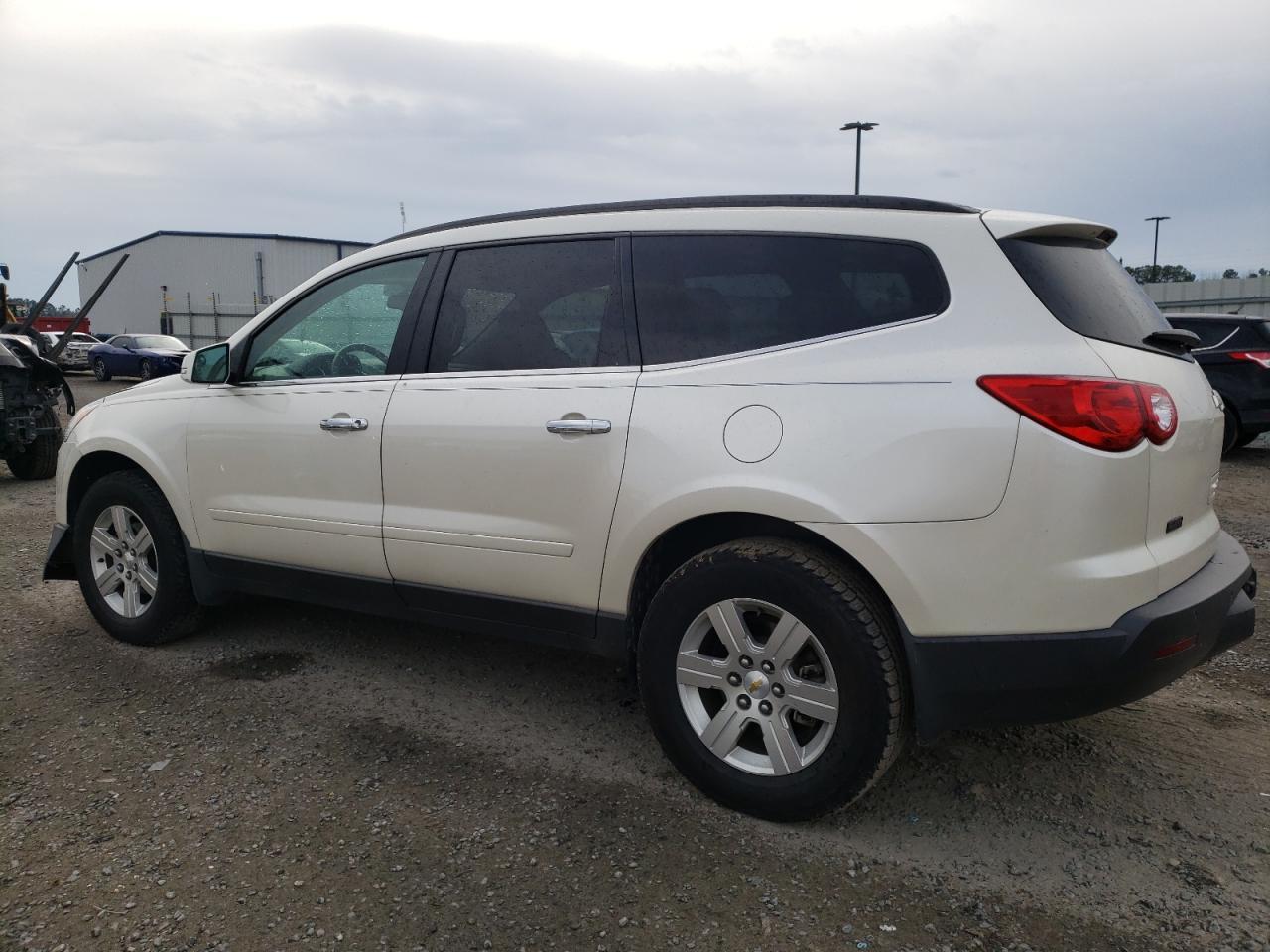 2012 CHEVROLET TRAVERSE L - Image 2
