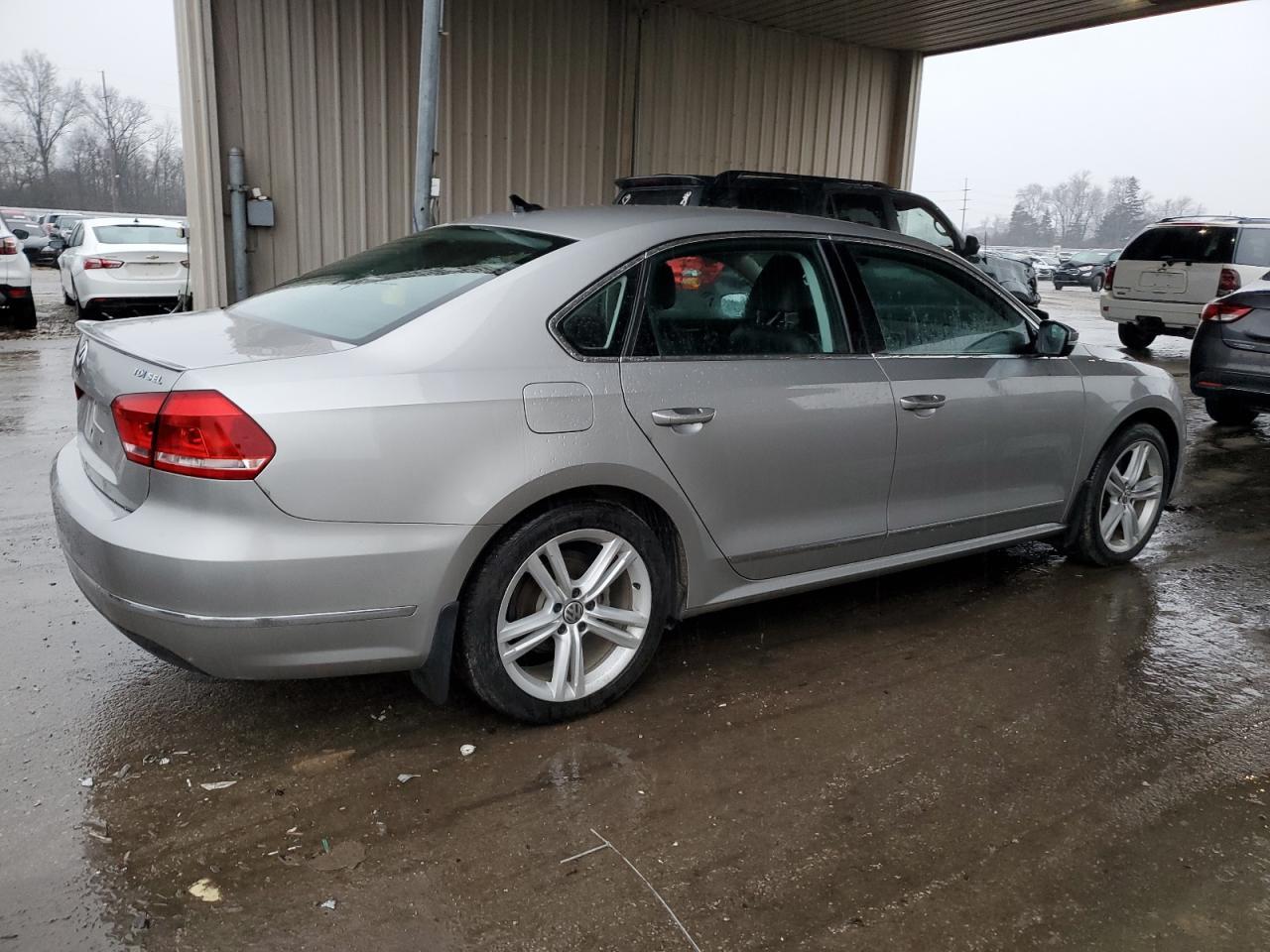2013 VOLKSWAGEN PASSAT SEL - Image 3