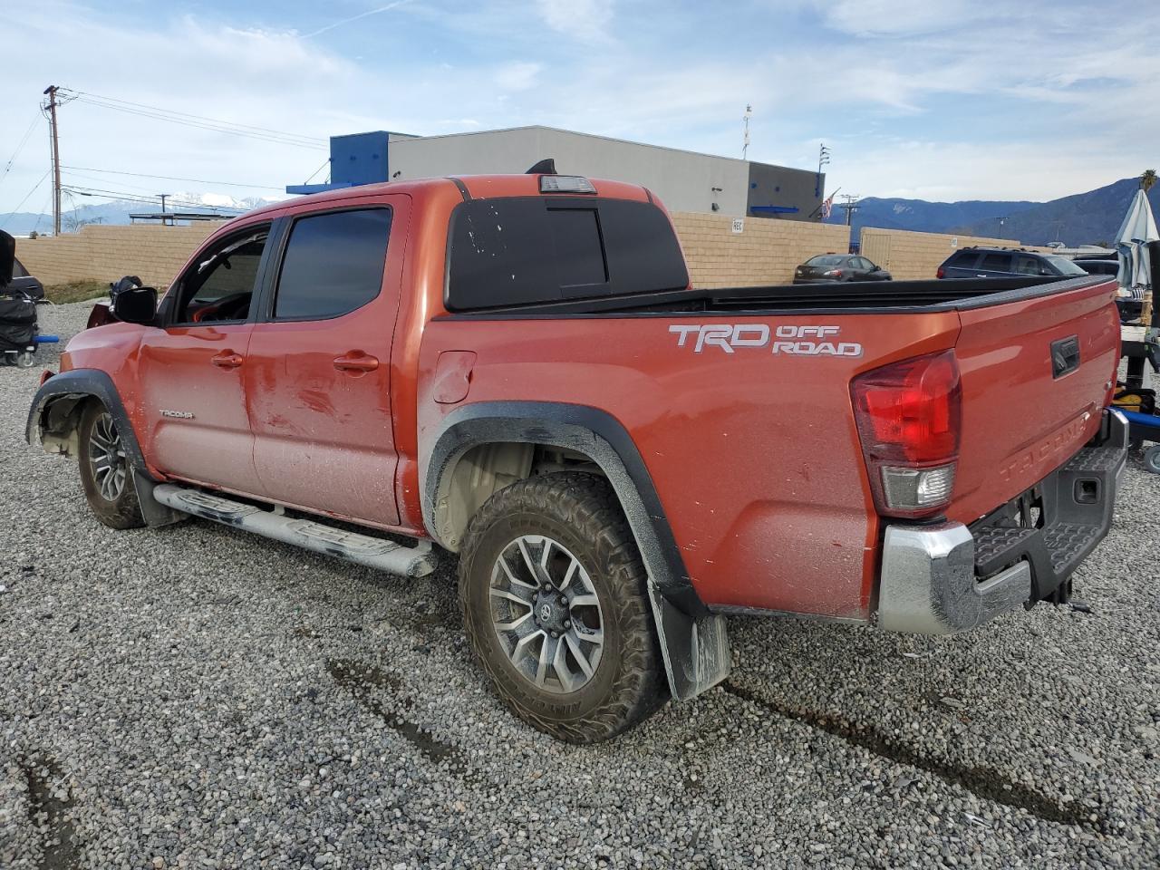 2017 TOYOTA TACOMA DOU - Фото 2