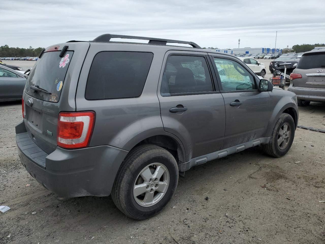 2010 FORD ESCAPE XLT - Image 3