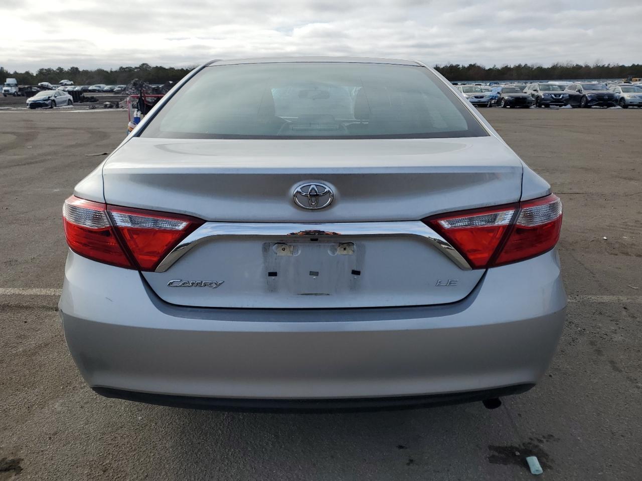 2015 TOYOTA CAMRY LE - Фото 6
