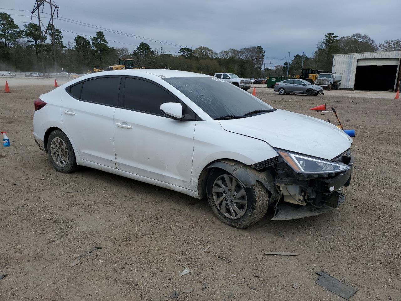 2019 HYUNDAI ELANTRA SE - Image 4