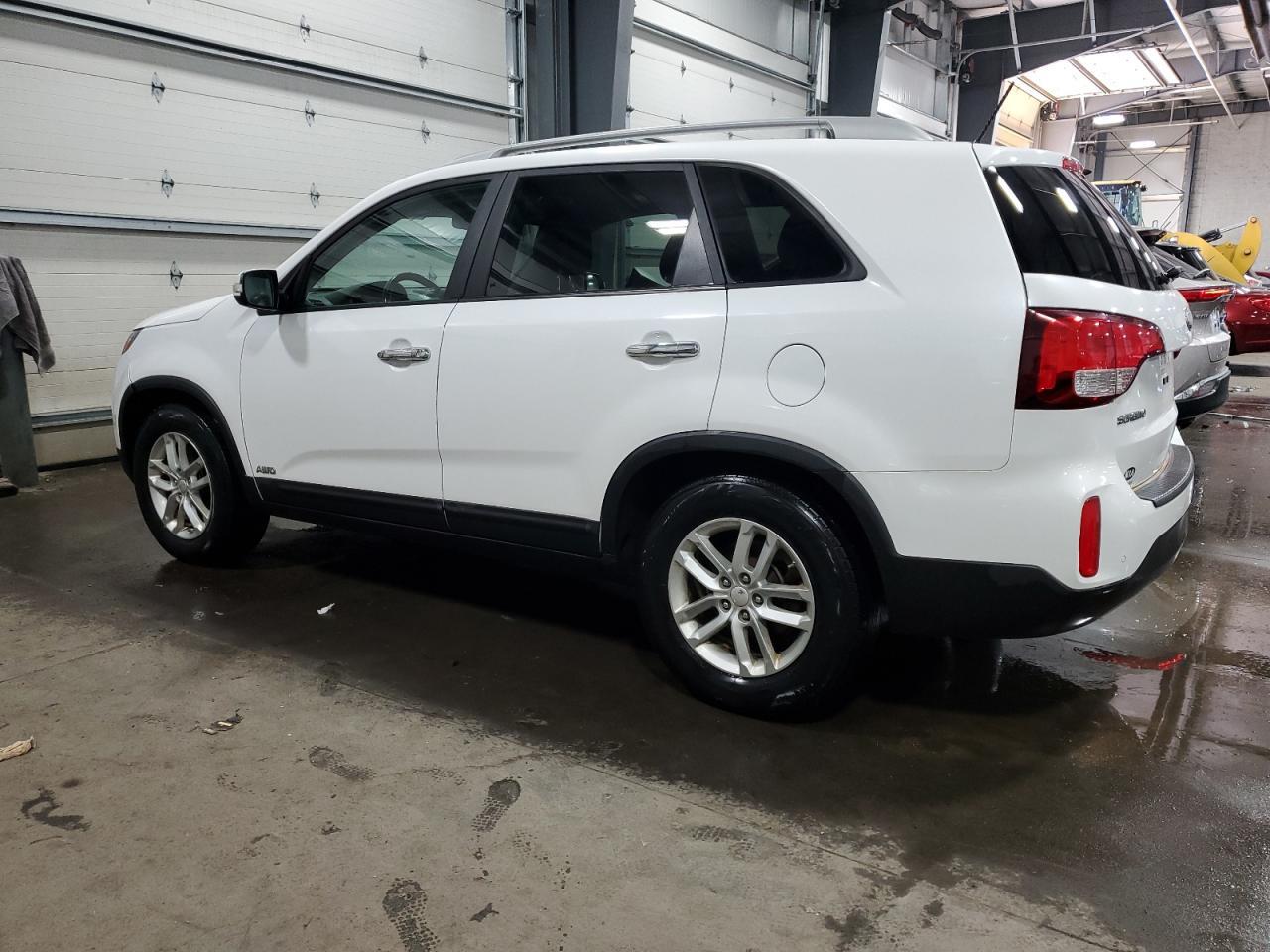 2014 KIA SORENTO LX - Image 2