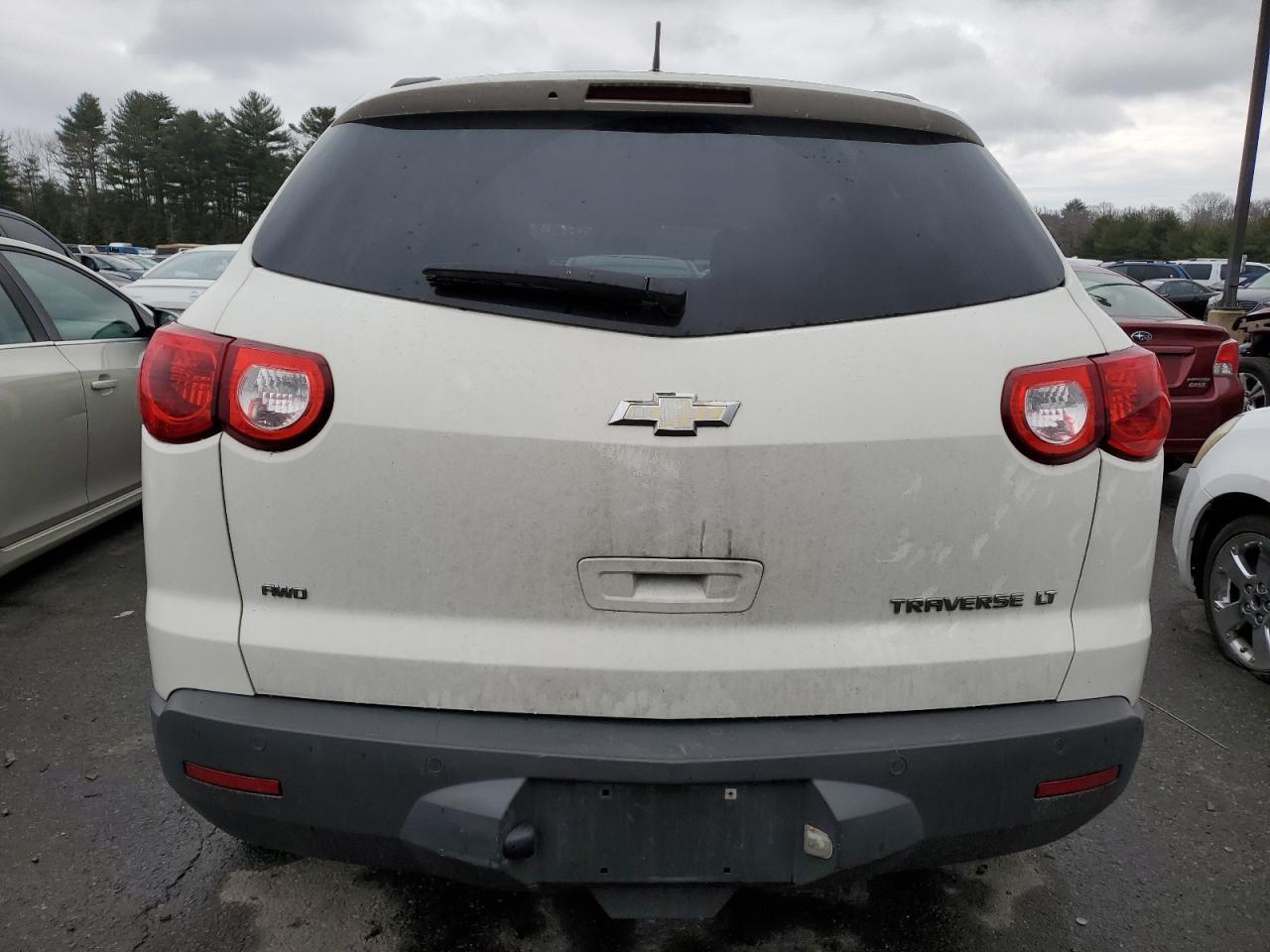2011 CHEVROLET TRAVERSE L - Фото 6
