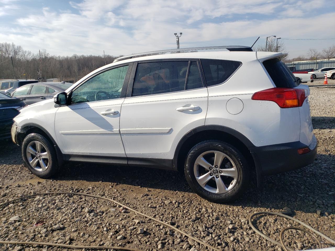 2015 TOYOTA RAV4 XLE - Image 2