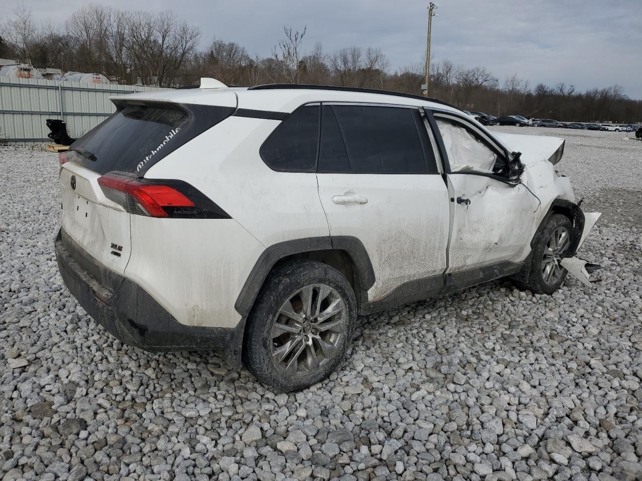 2020 TOYOTA RAV4 XLE P - Image 3
