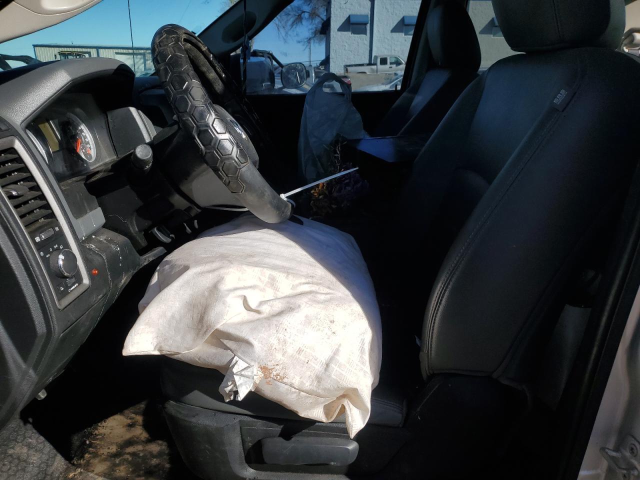 2014 RAM 1500 ST - Image 7