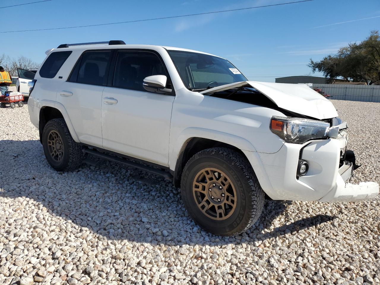 2022 TOYOTA 4RUNNER SR - Фото 4