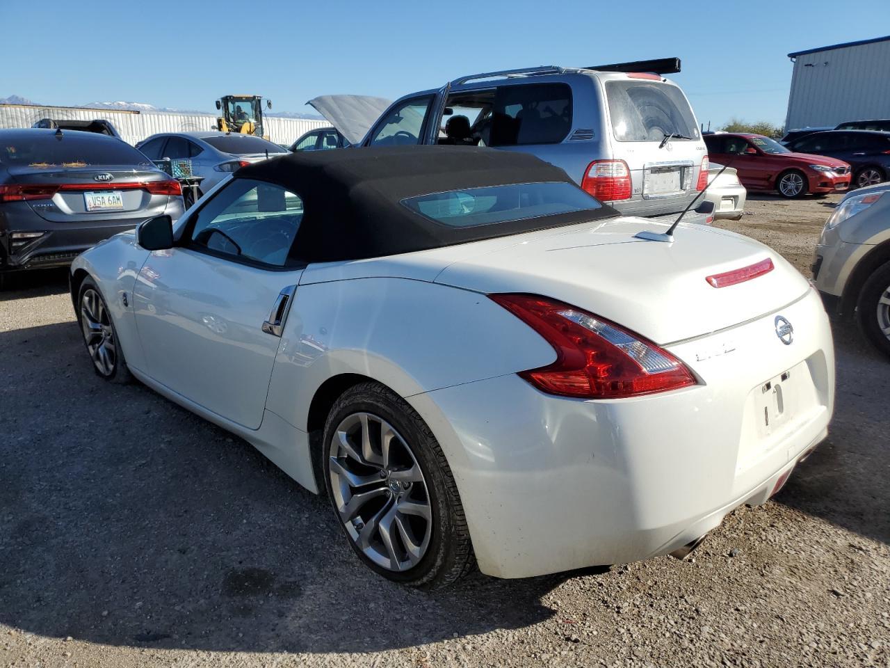 2010 NISSAN 370Z - Фото 2