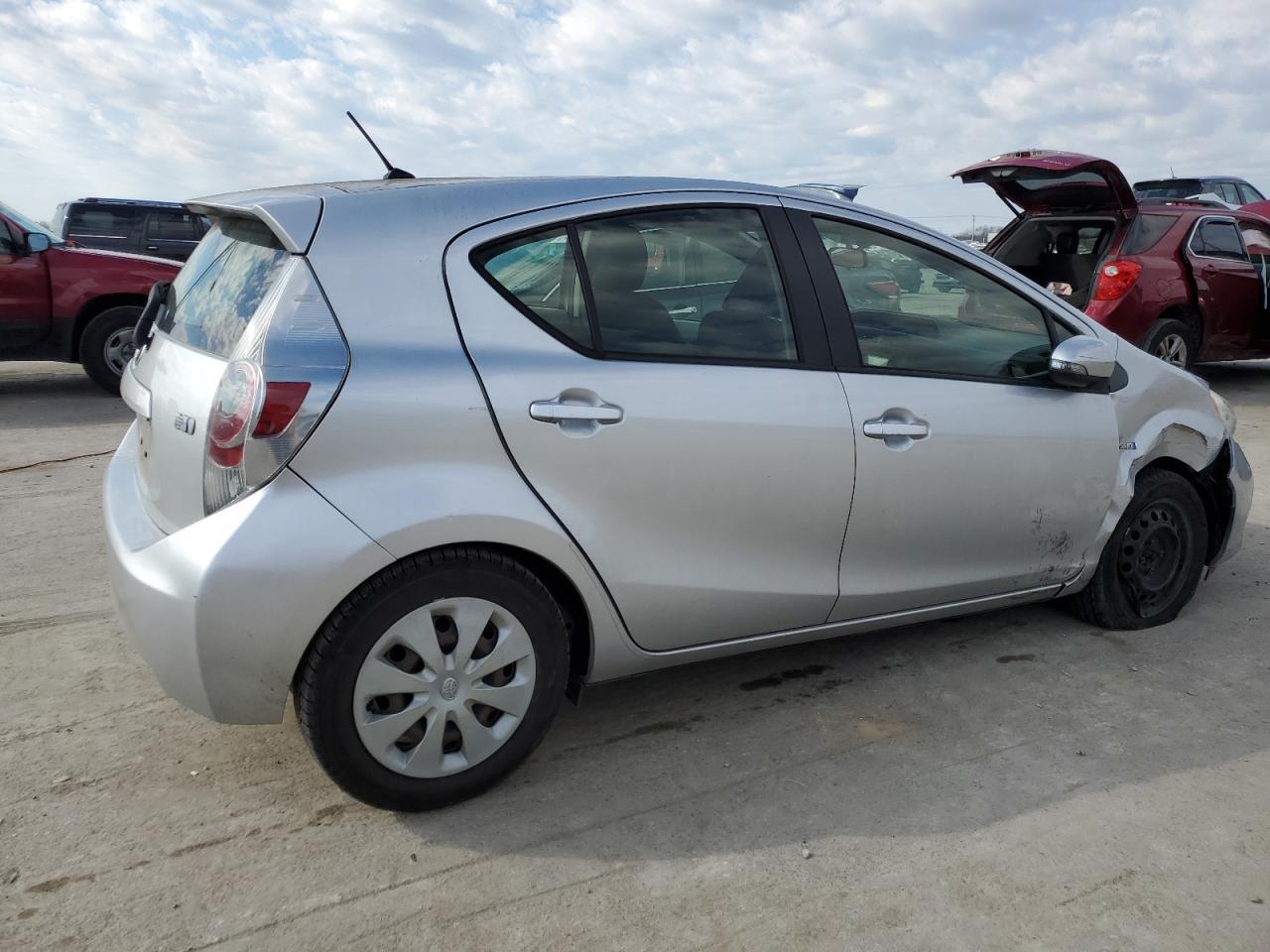 2013 TOYOTA PRIUS C - Image 3