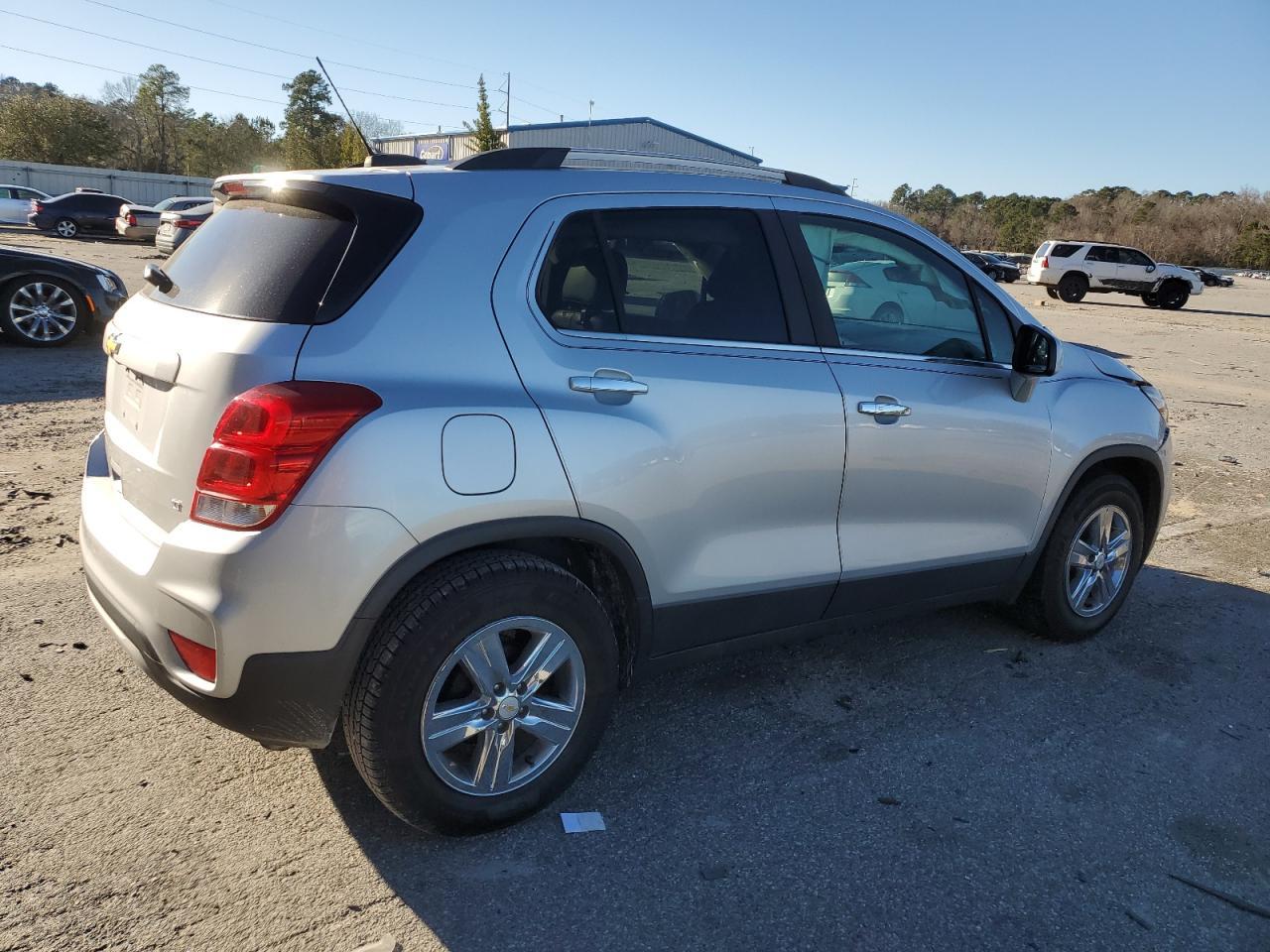 2019 CHEVROLET TRAX 1LT - Фото 3