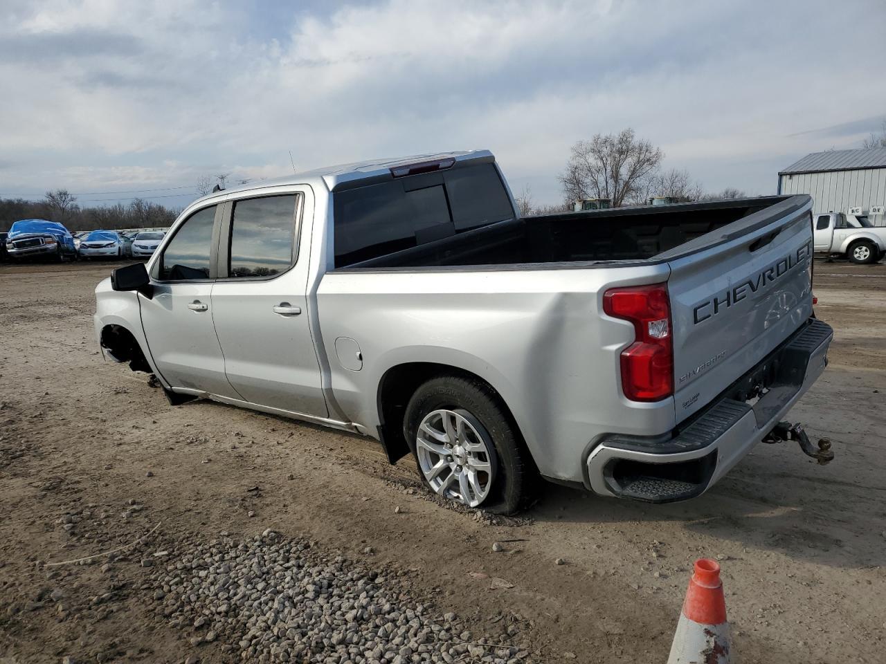 2021 CHEVROLET SILVERADO - Фото 2