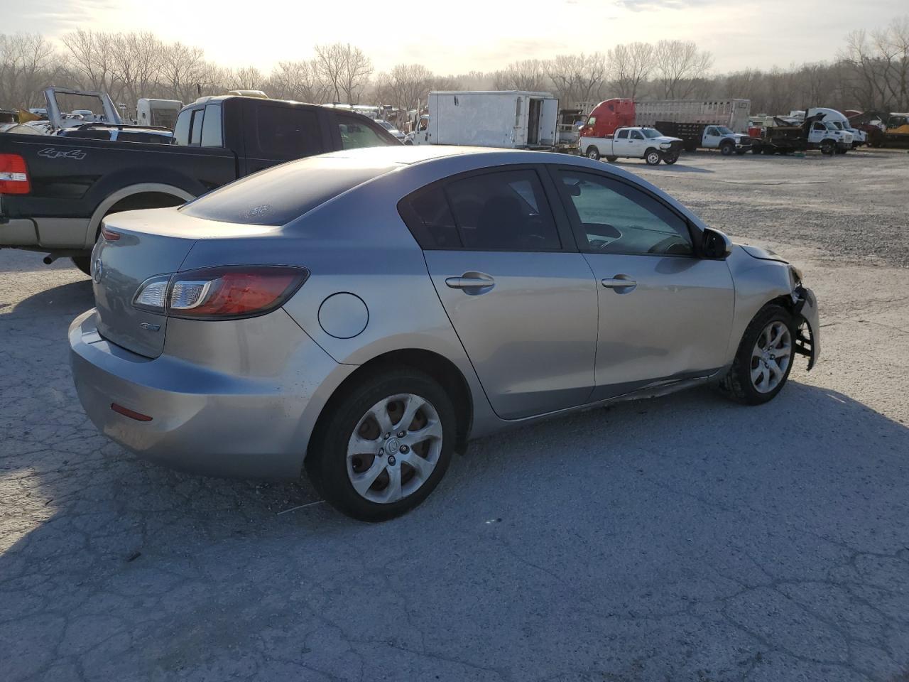 2013 MAZDA 3 I - Фото 3