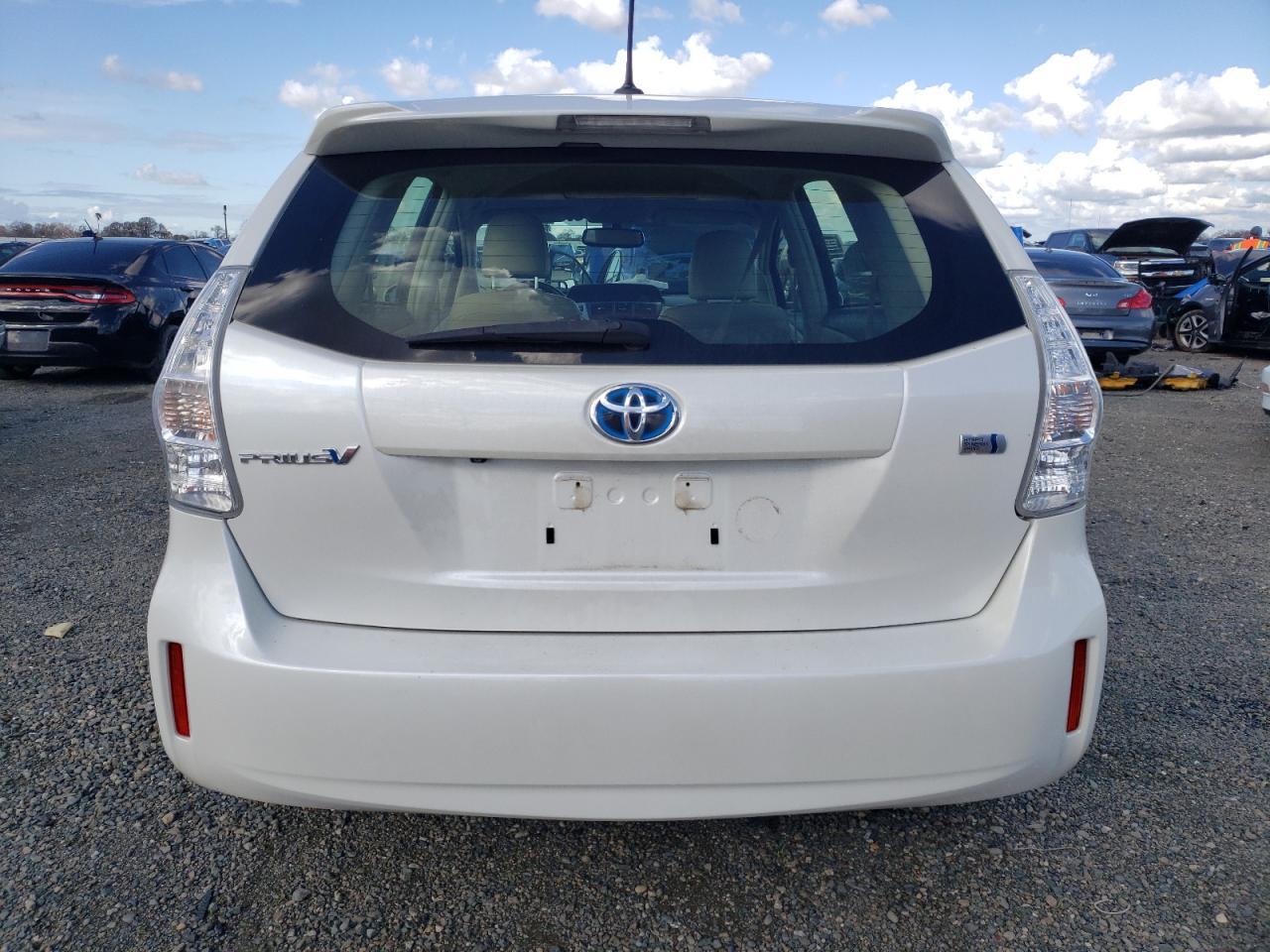 2013 TOYOTA PRIUS V - Фото 6