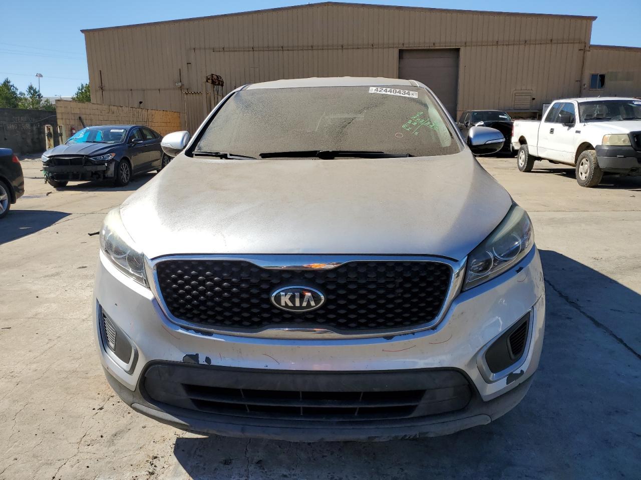 2017 KIA SORENTO LX - Image 5