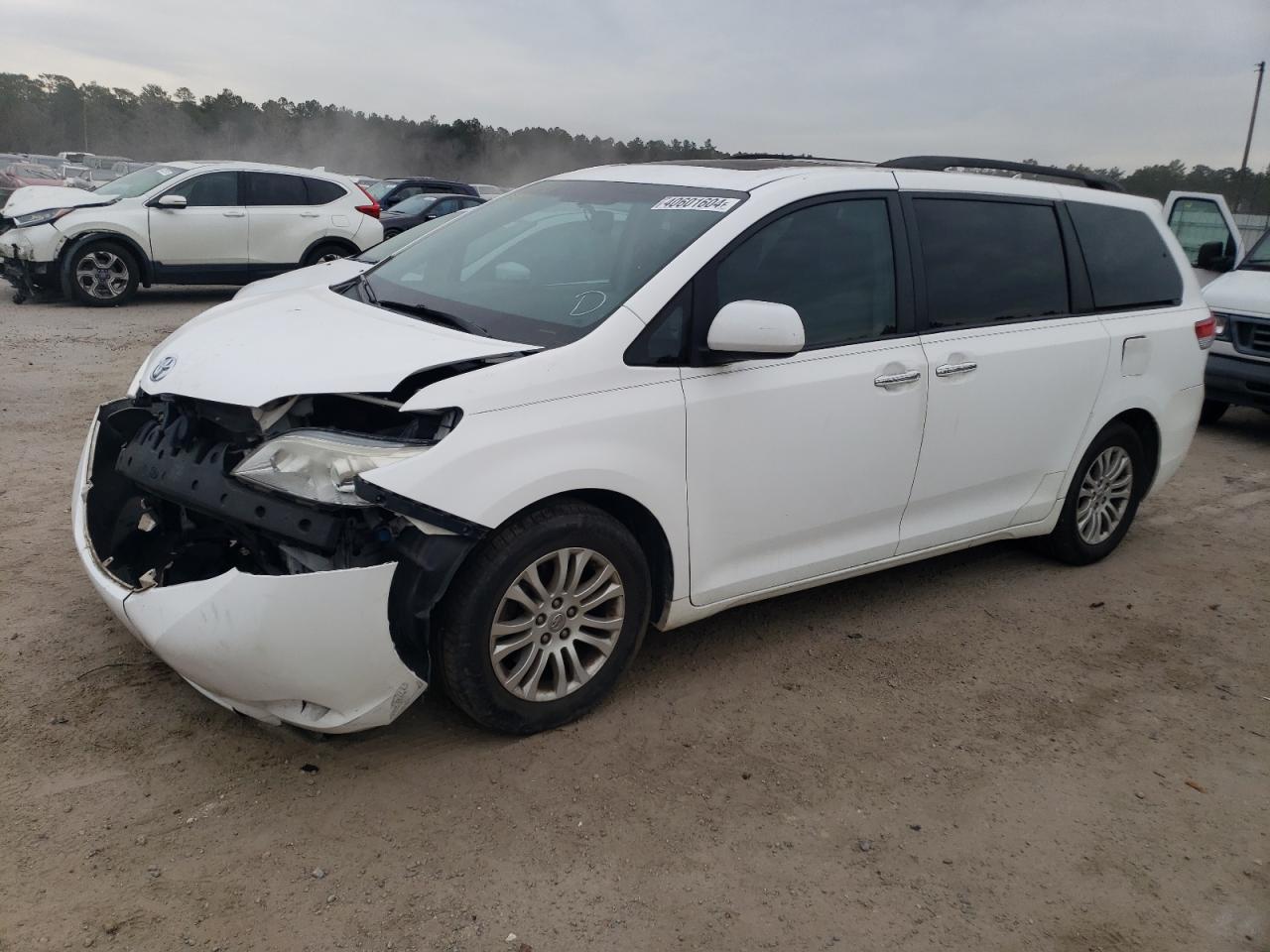 2011 TOYOTA SIENNA XLE