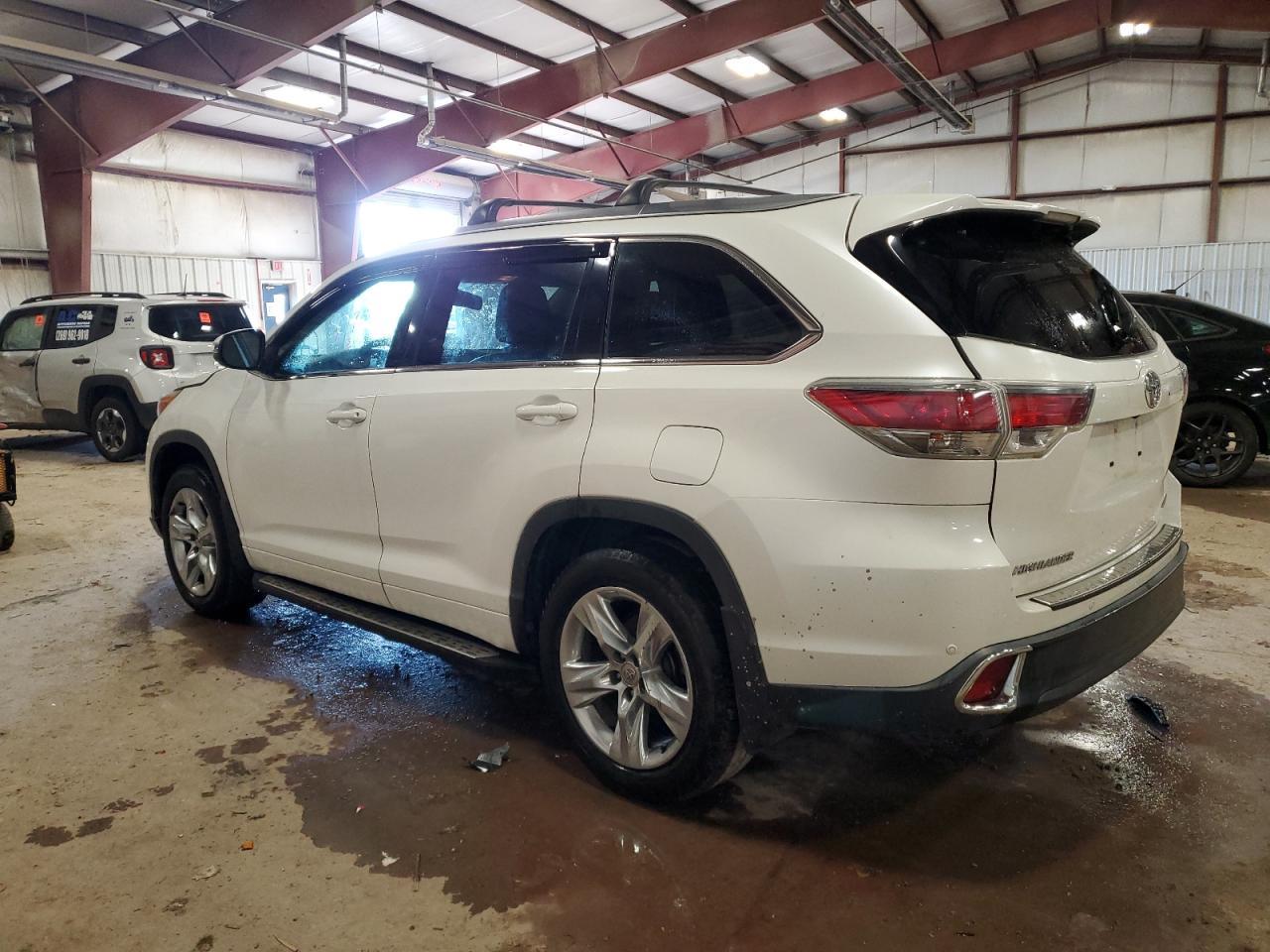 2015 TOYOTA HIGHLANDER - Image 2