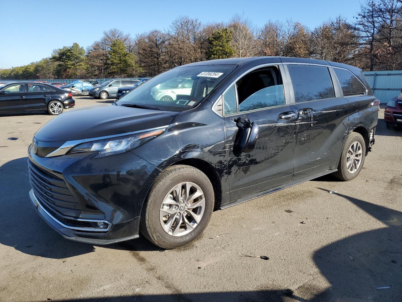 2023 TOYOTA SIENNA XLE