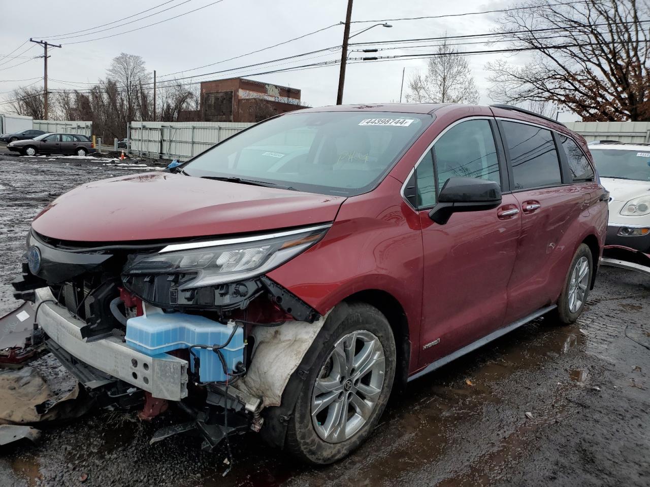 2021 TOYOTA SIENNA XSE car image