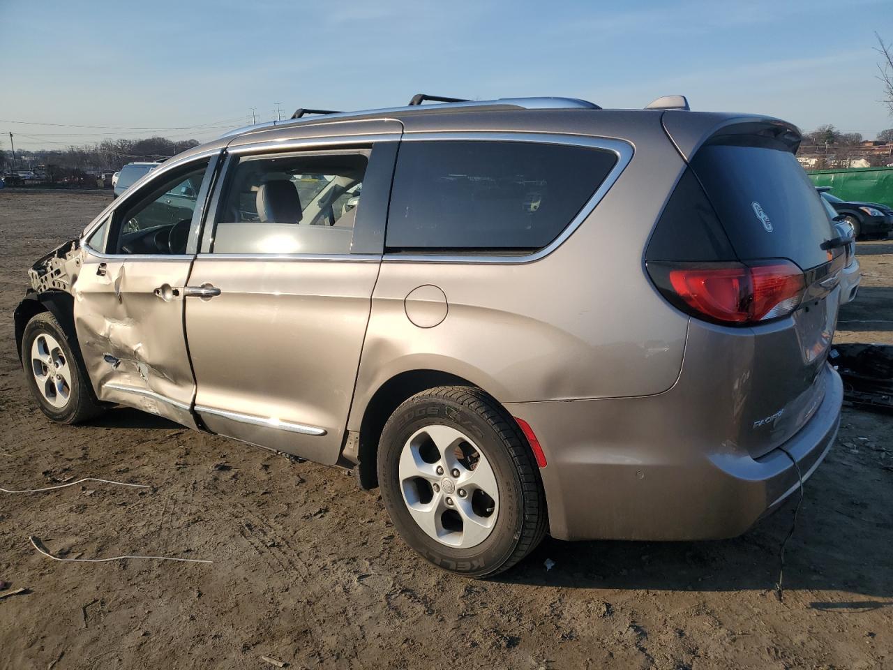 2017 CHRYSLER PACIFICA - Image 2