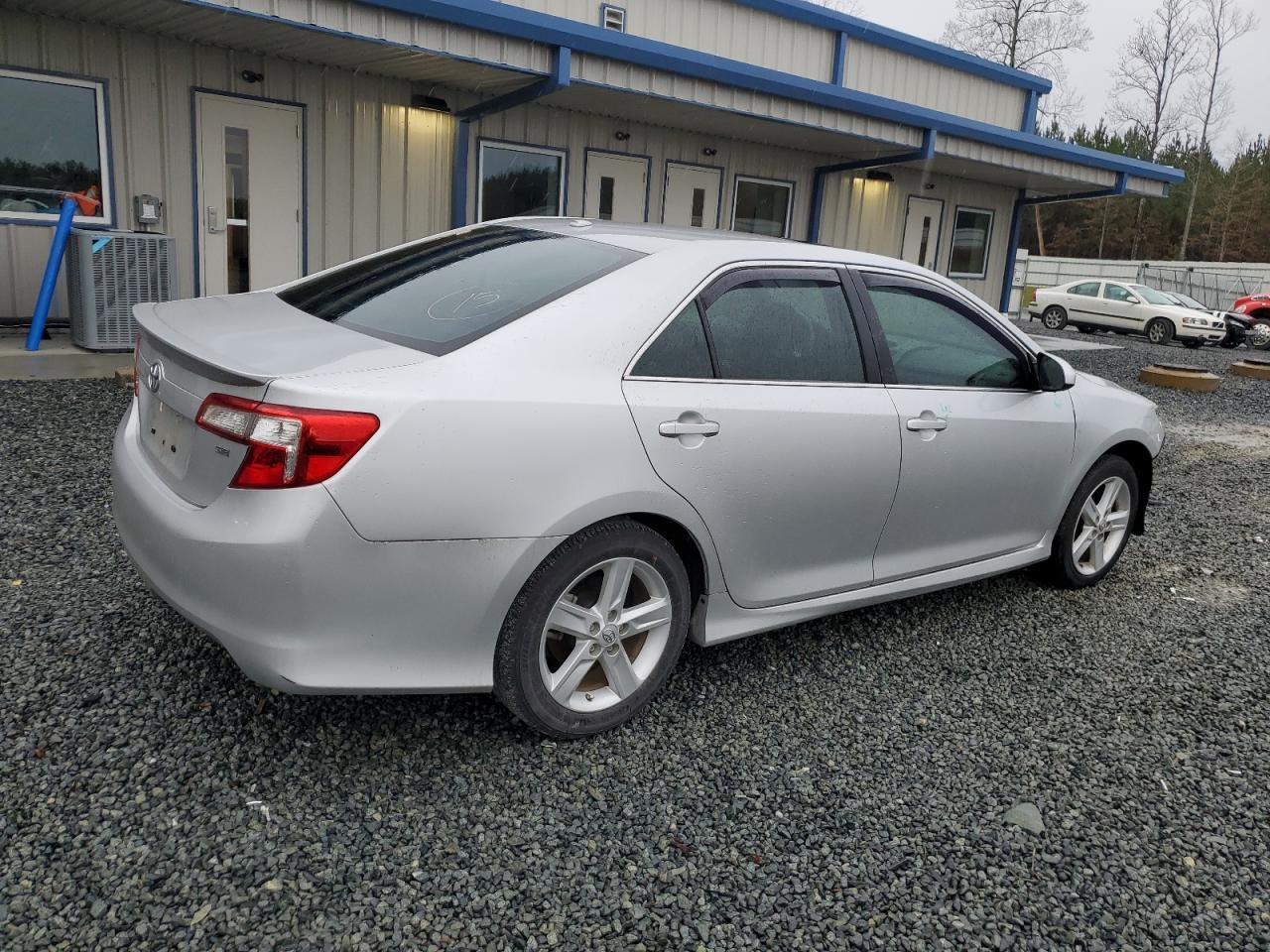2014 TOYOTA CAMRY L - Фото 3