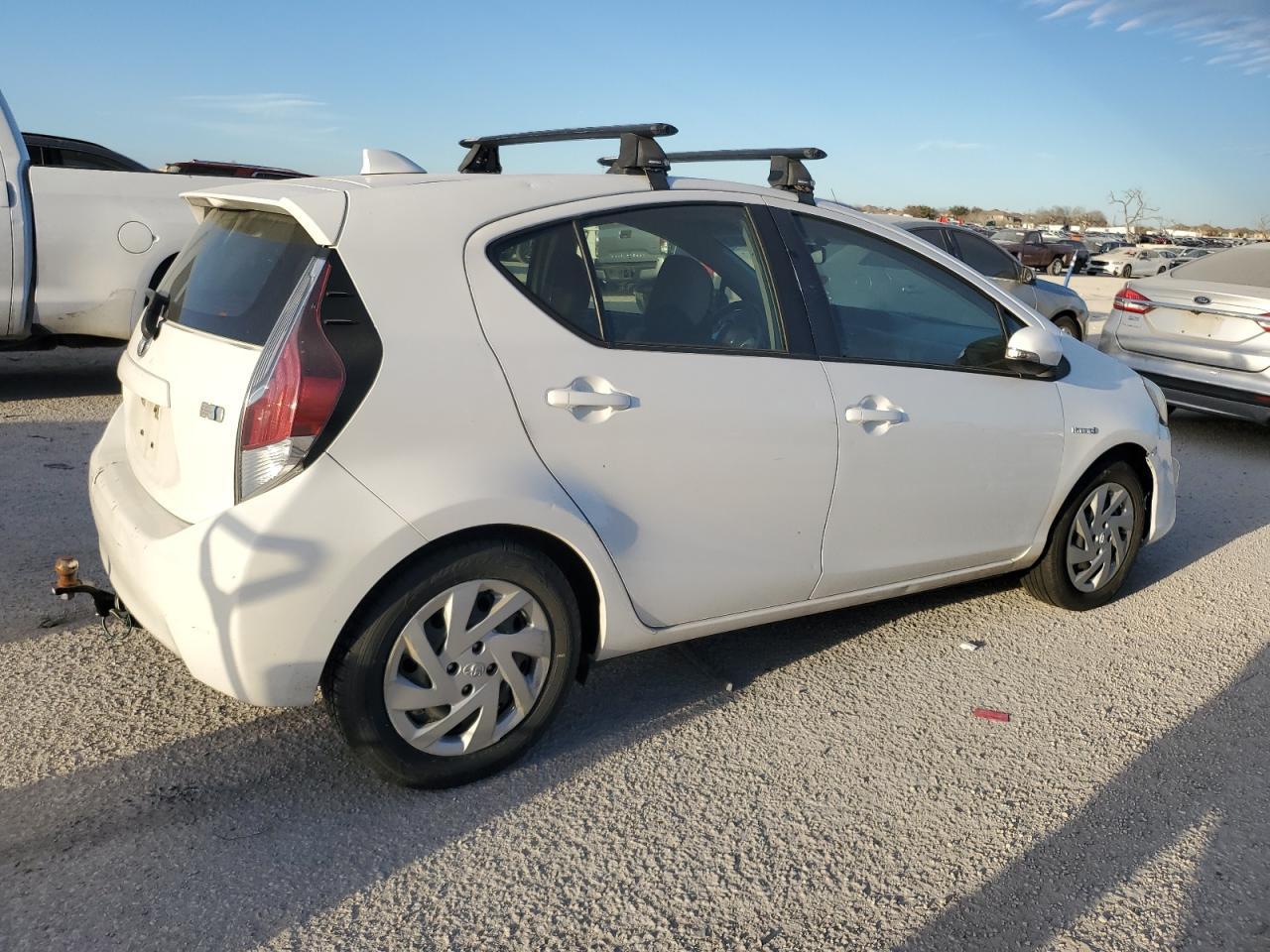 2015 TOYOTA PRIUS C - Image 3