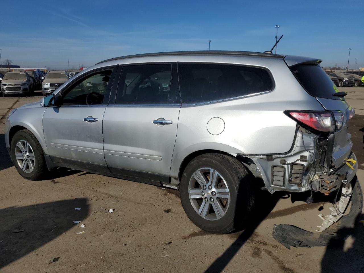 2015 CHEVROLET TRAVERSE L - Image 2