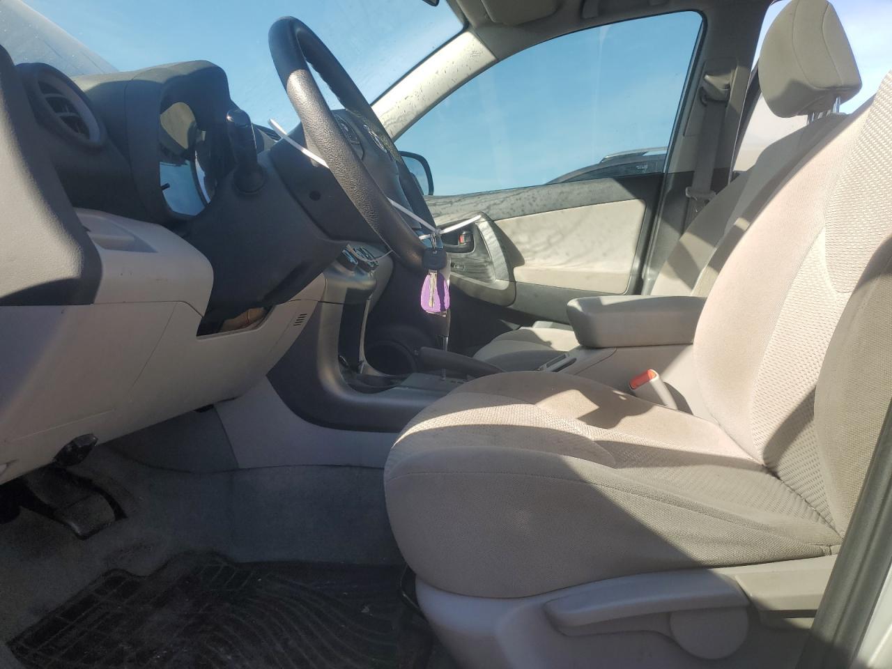 2011 TOYOTA RAV4 - Image 7