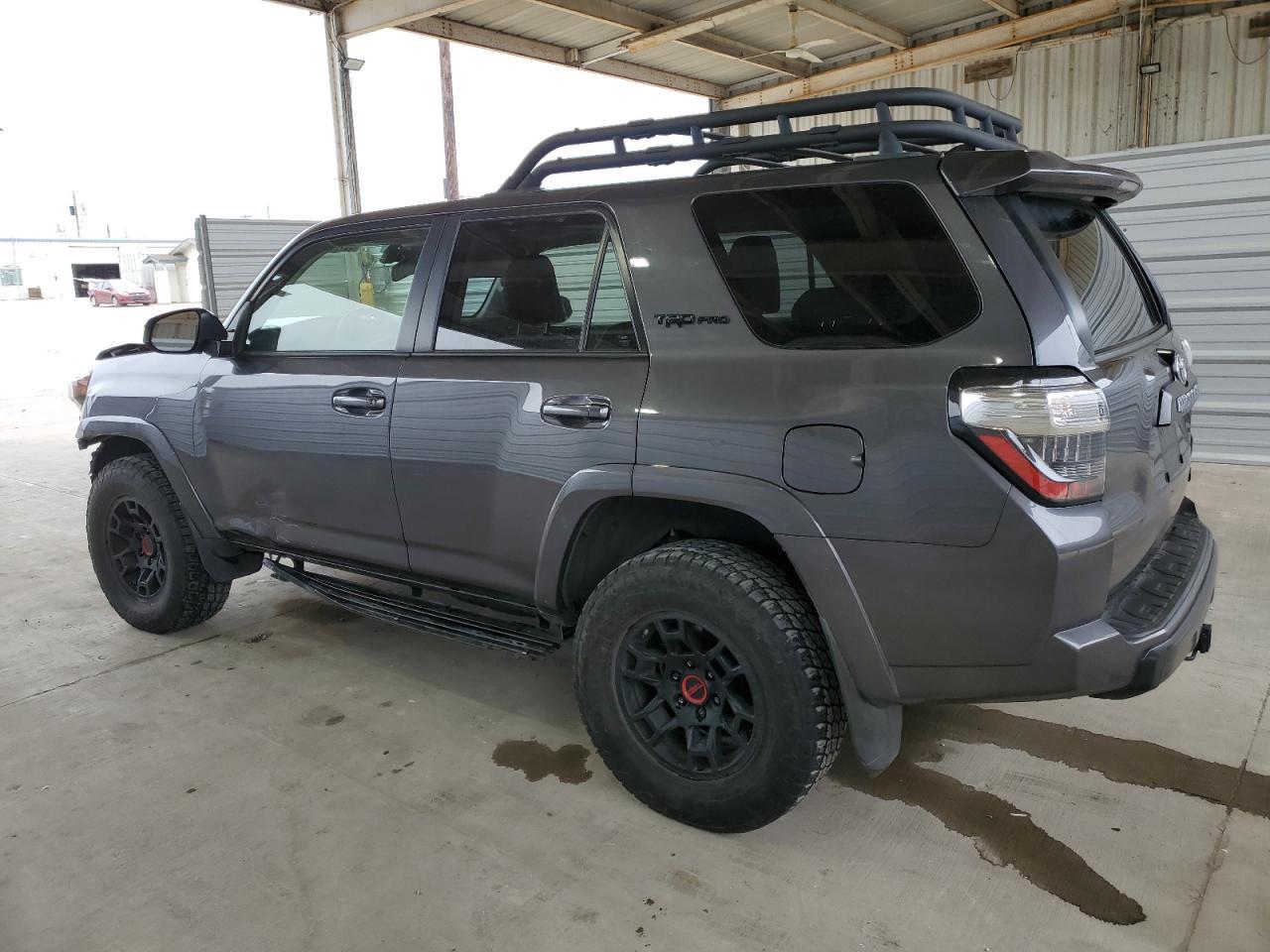 2022 TOYOTA 4RUNNER SR - Фото 2