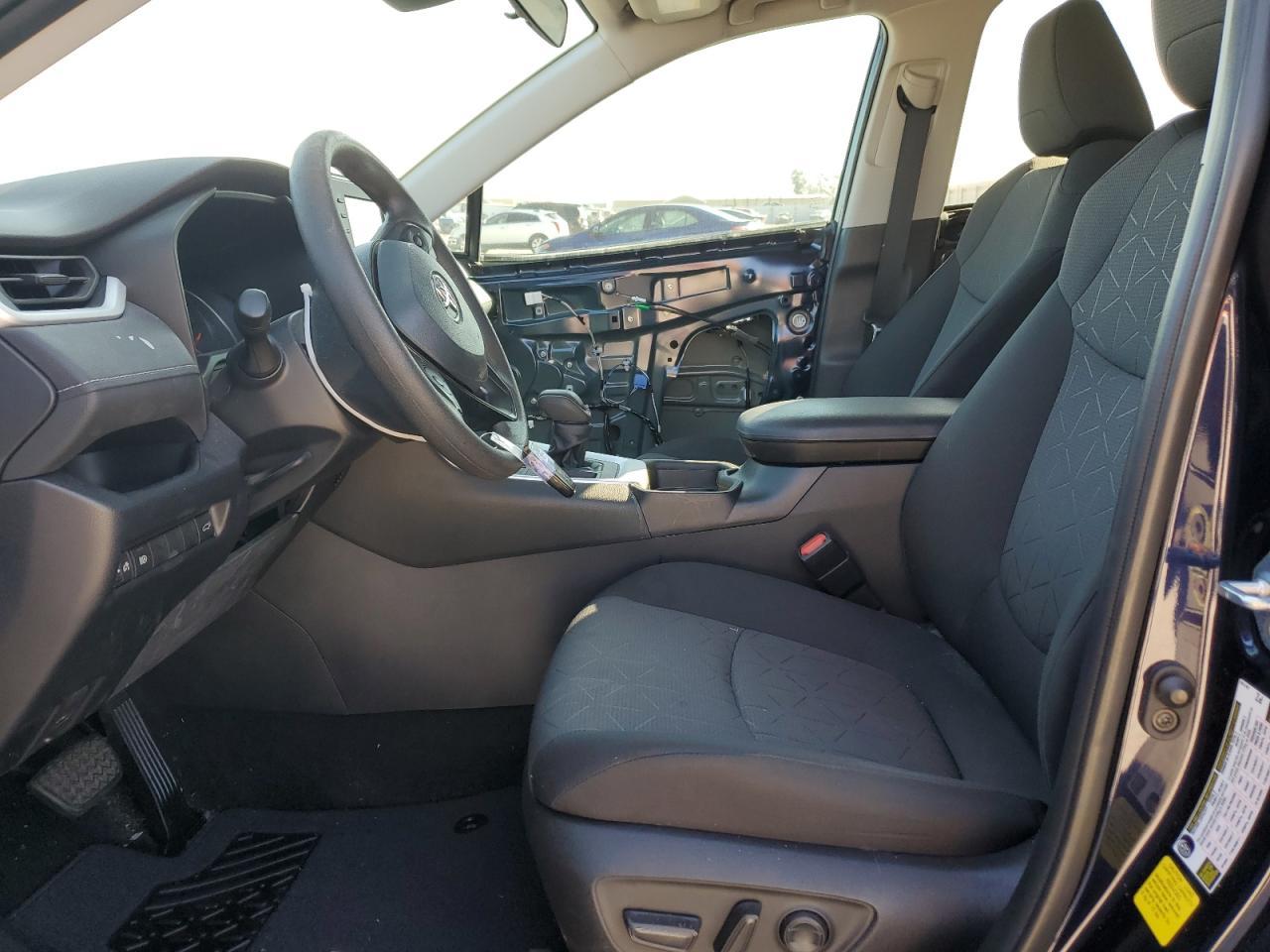 2020 TOYOTA RAV4 XLE - Image 7