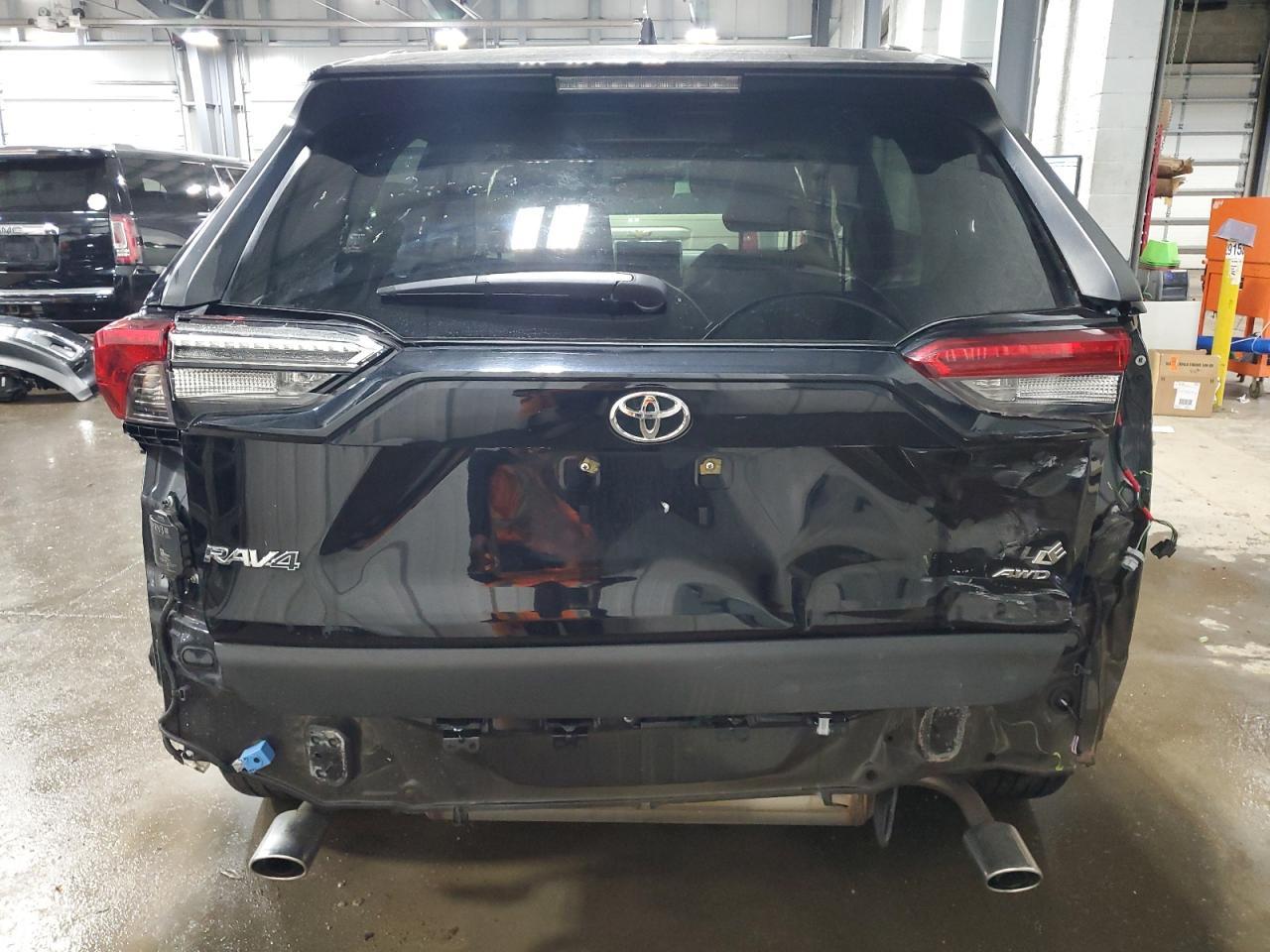 2020 TOYOTA RAV4 XLE P - Фото 6
