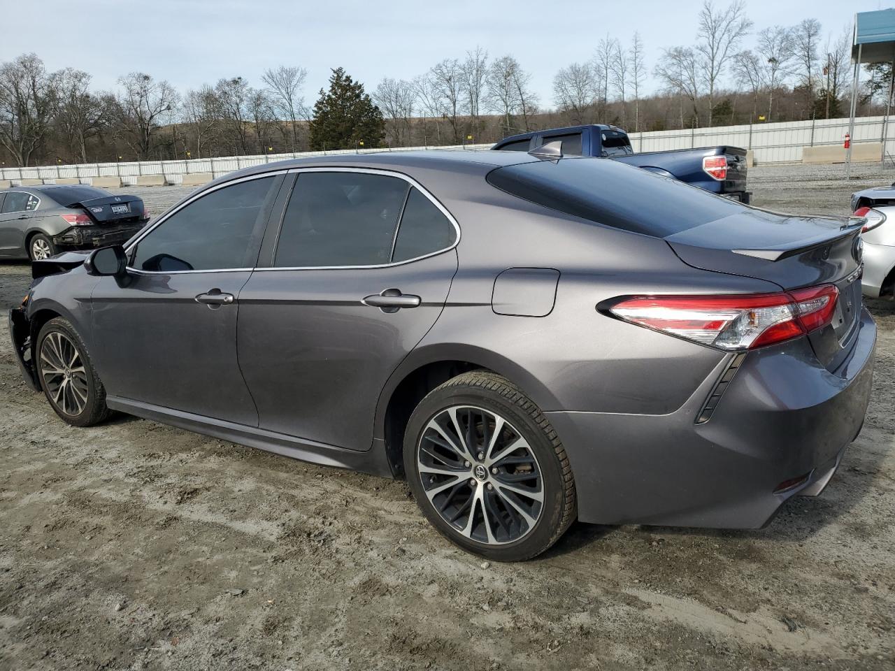2020 TOYOTA CAMRY SE - Фото 2