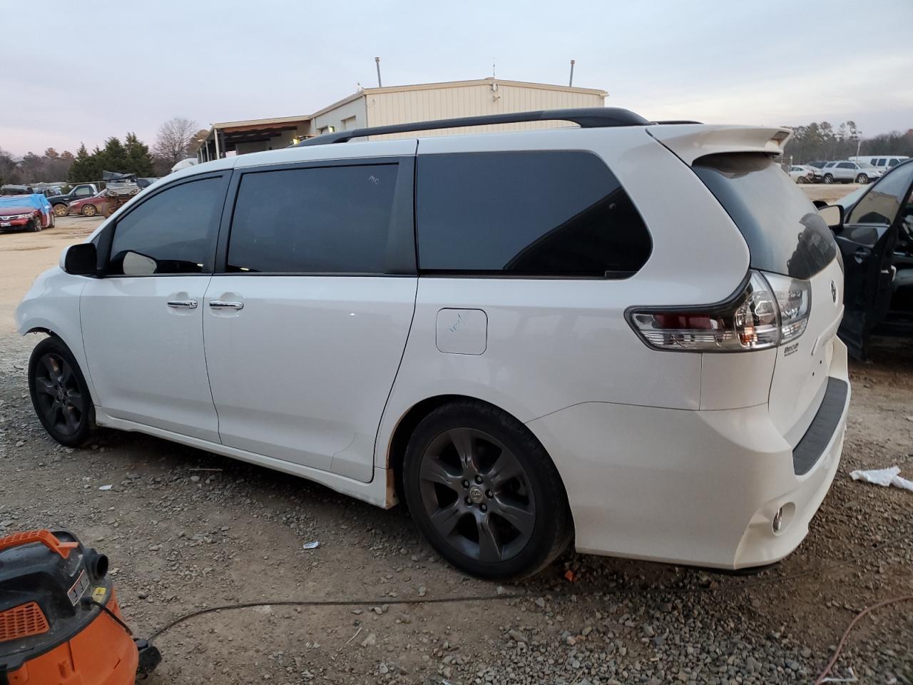 2015 TOYOTA SIENNA SPO - Фото 2
