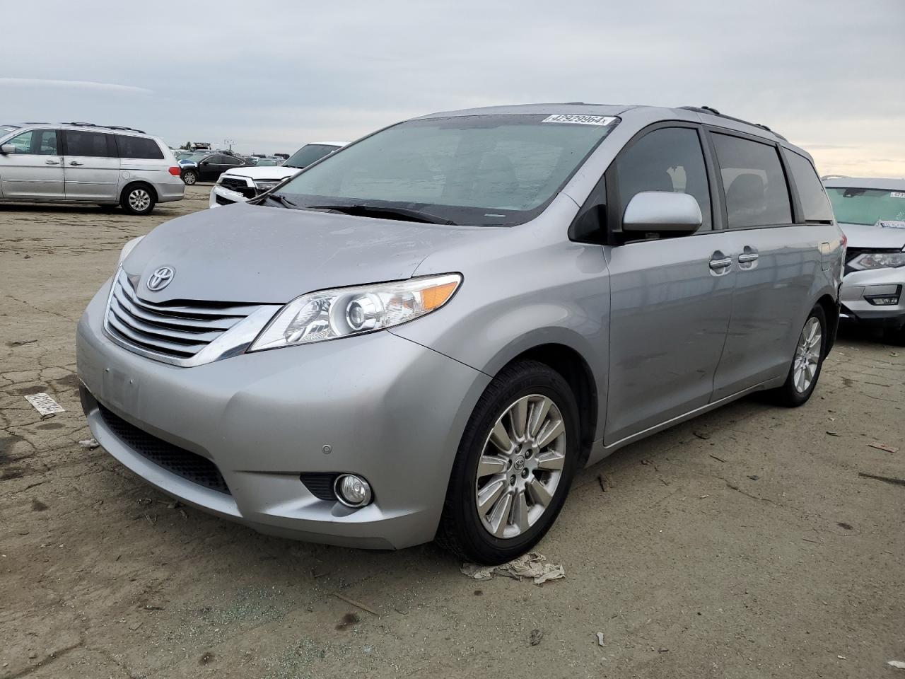 2011 TOYOTA SIENNA XLE